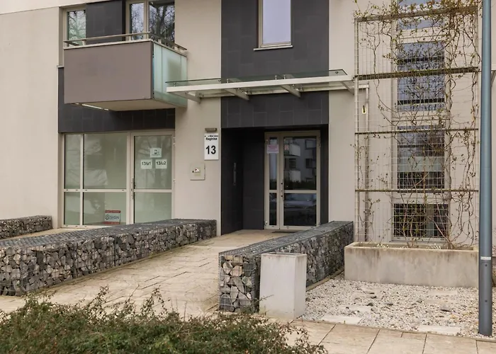 Nautica Raginisa Cosy By Bookinghost *